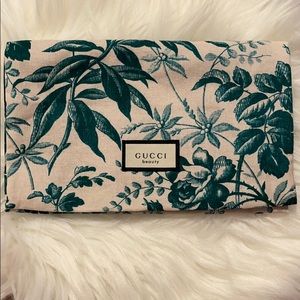 Gucci Beauty Bag with magnetic closures
